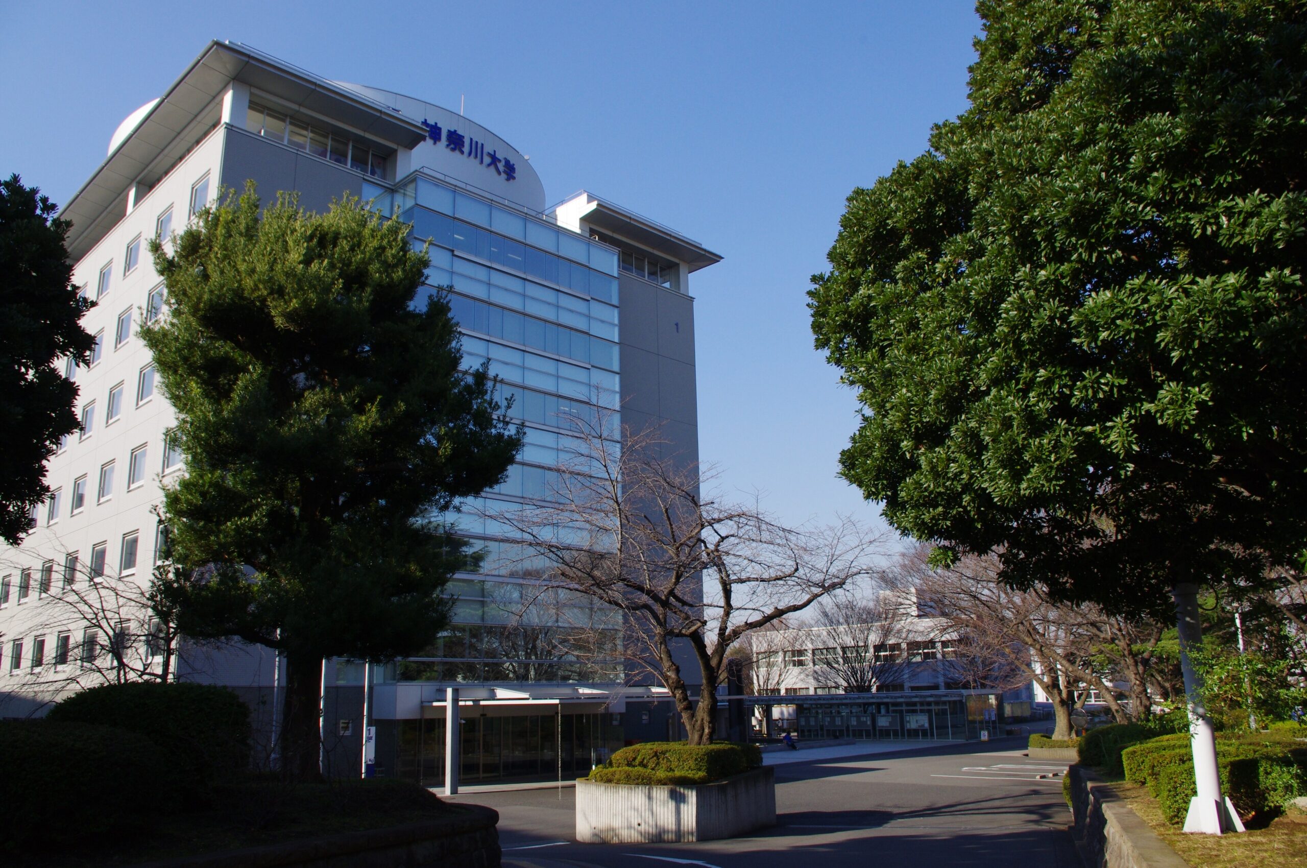 神奈川大学のキャンパス(出典: Wikipedia)