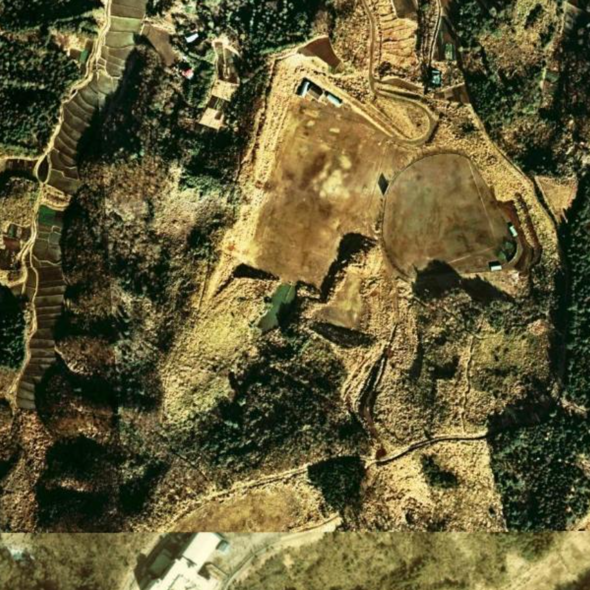 神奈川大学のキャンパス (出典: Wikimedia Commons)