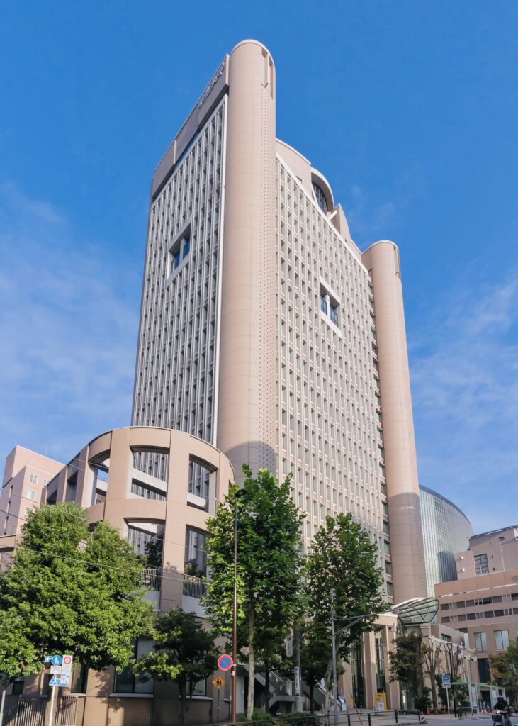 明治大学のキャンパス(出典: Wikipedia)