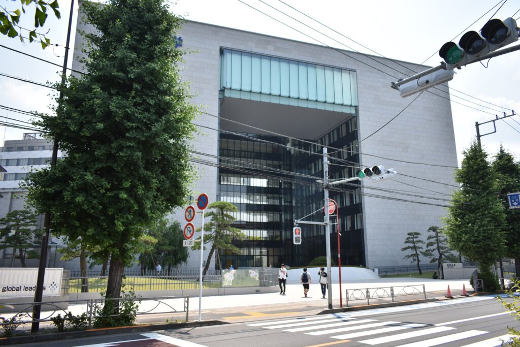 東洋大学のキャンパス(出典: Wikipedia)