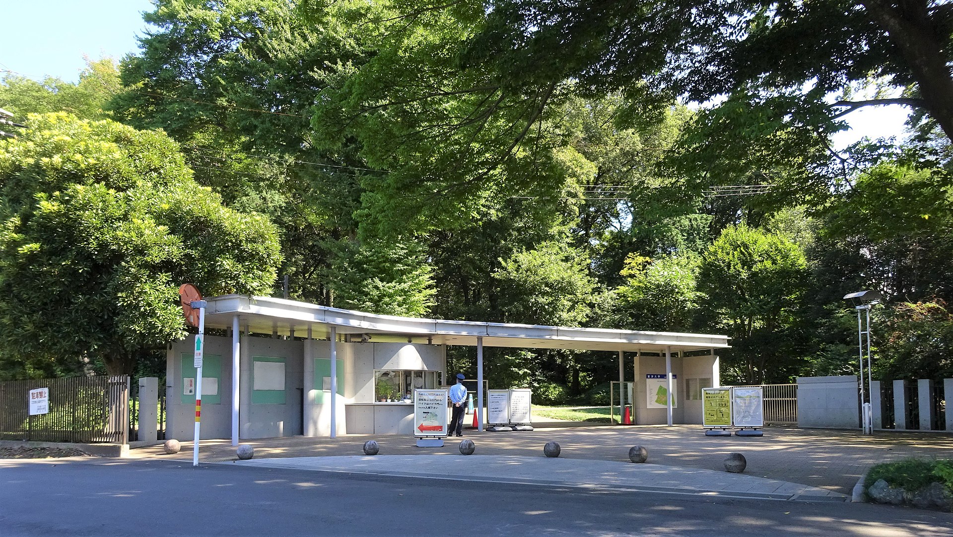 東洋大学のキャンパス (出典: Wikimedia Commons)